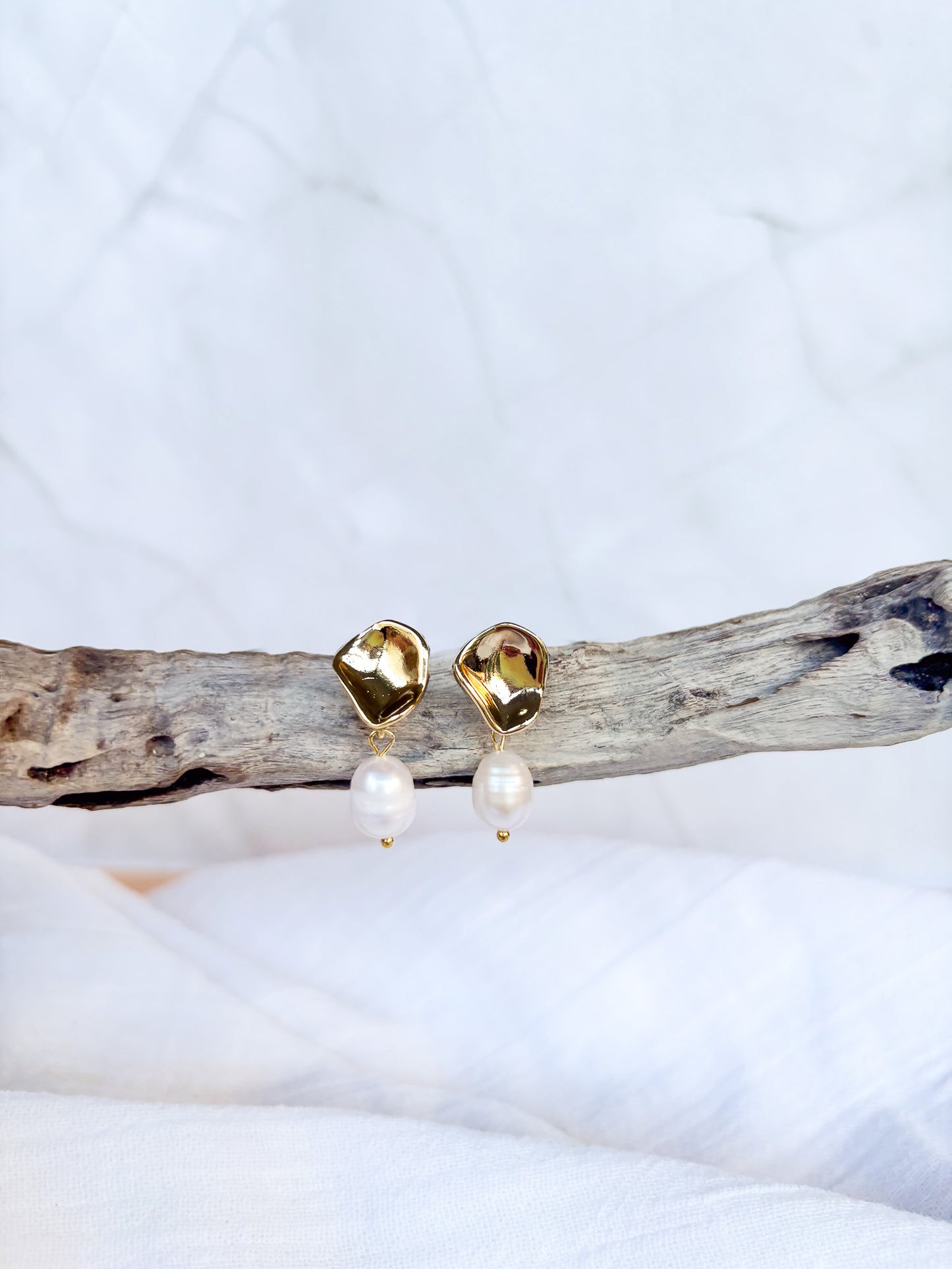 Wavy Stud with Freshwater Pearl - Beadsmith