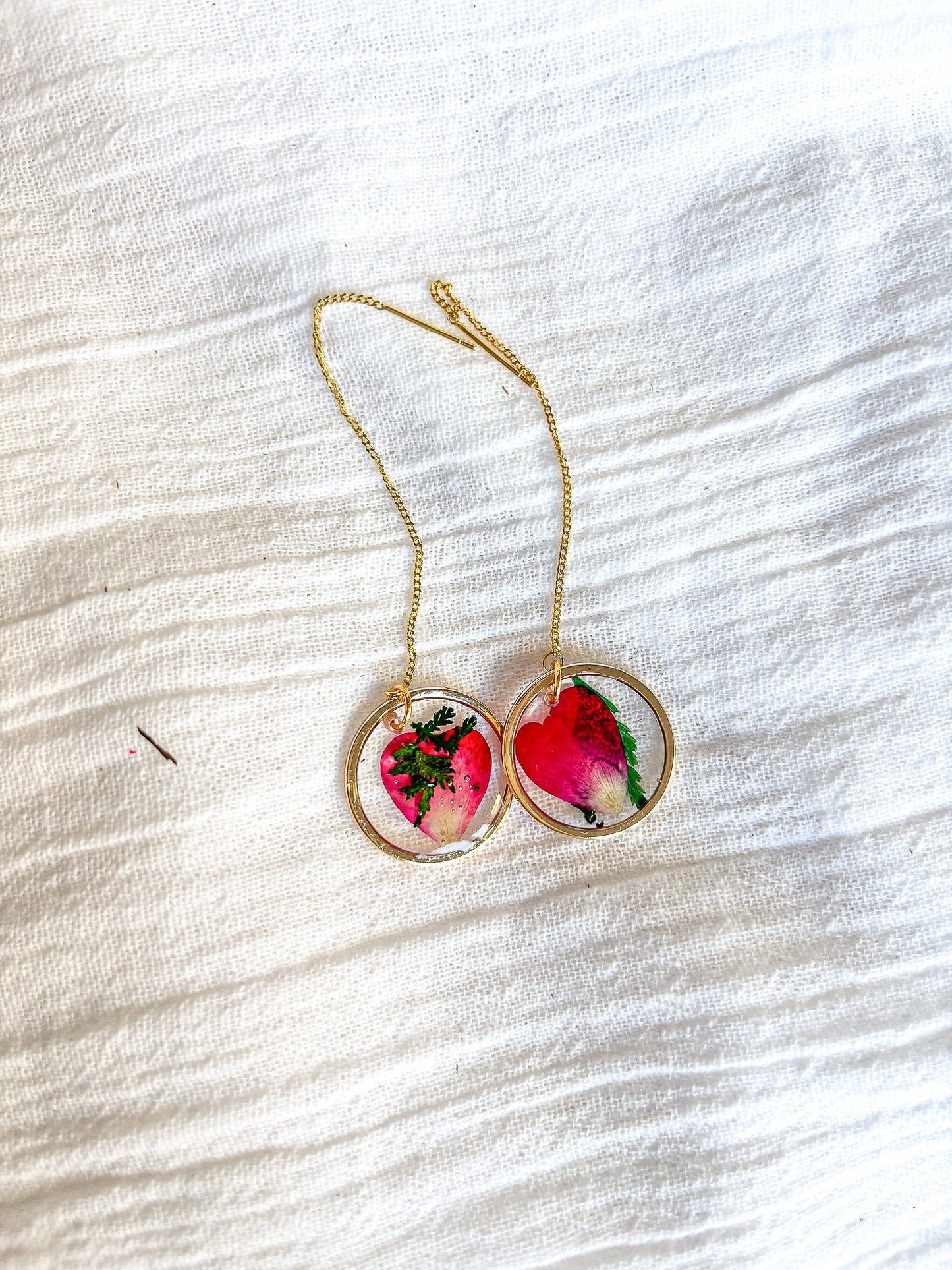 Botanical Bliss: Real rose petals in resin on Gold Threads - Beadsmith