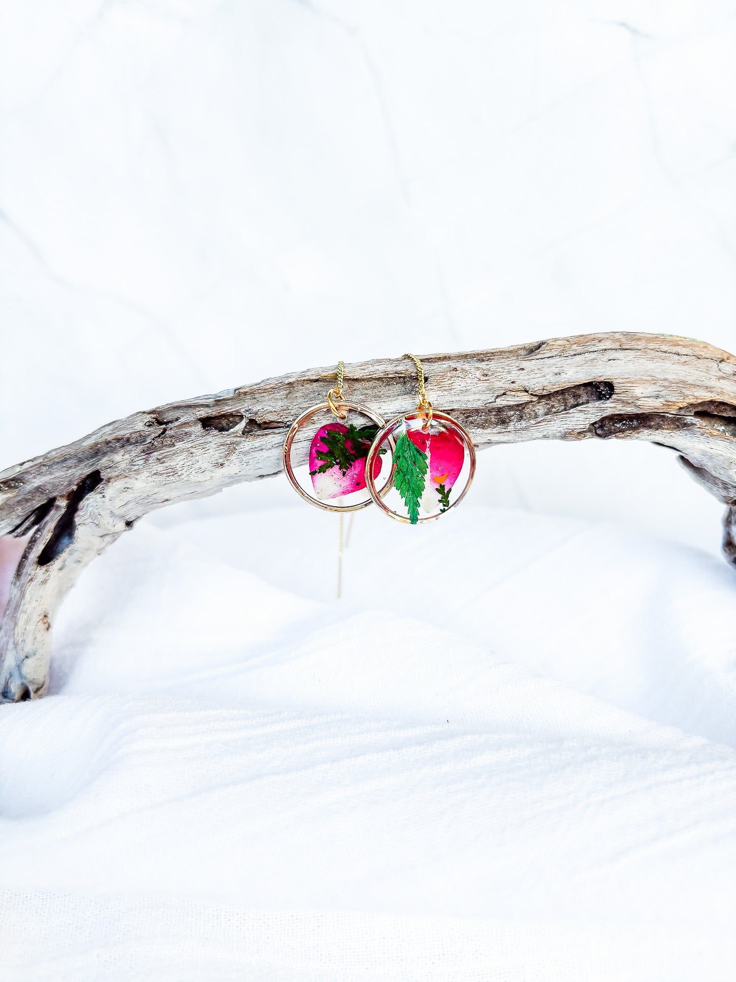 Botanical Bliss: Real rose petals in resin on Gold Threads - Beadsmith