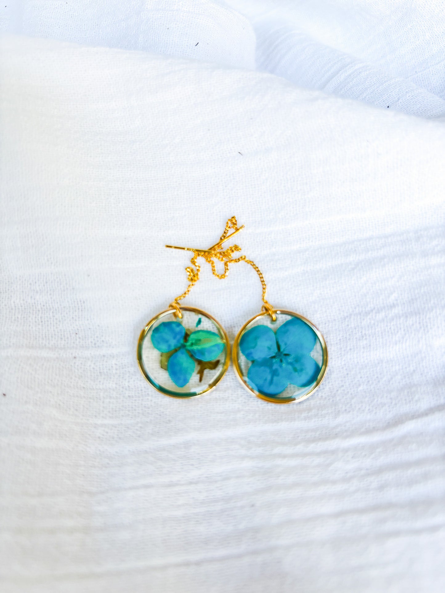 Blue Hydrangeas on Gold Threads earrings - Beadsmith