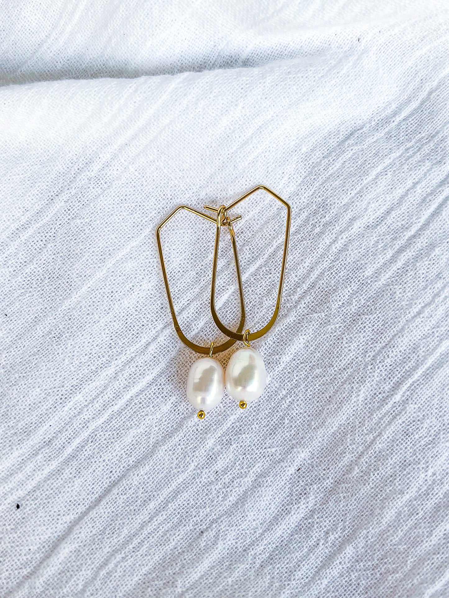 Freshwater Pearl on Gold hoops - Beadsmith