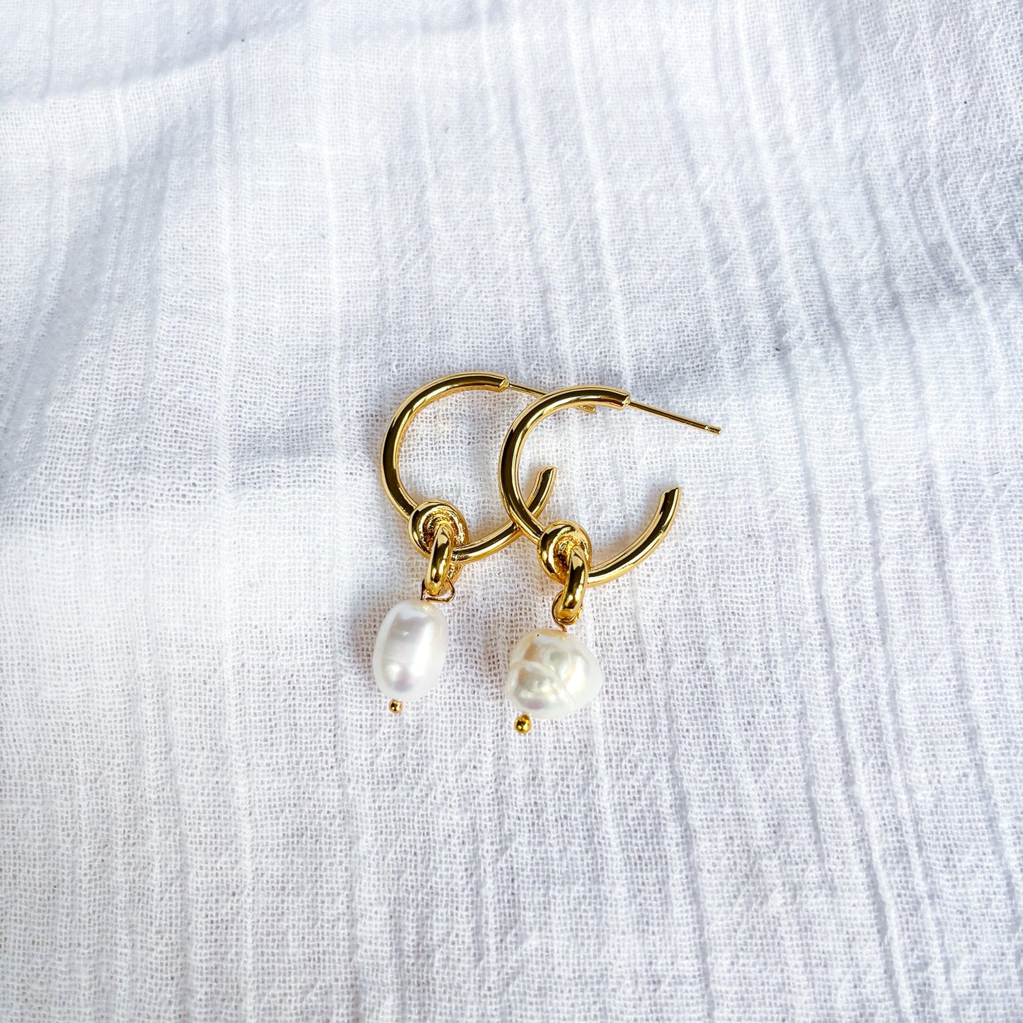 Gold plated knot hoop with freshwater pearl - Beadsmith