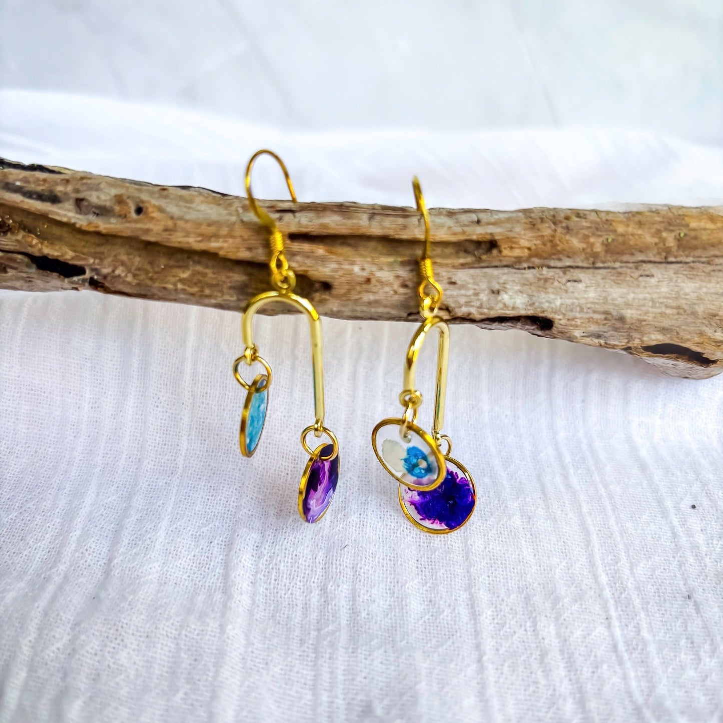 Gold rings with blue and purple resin discs - Beadsmith