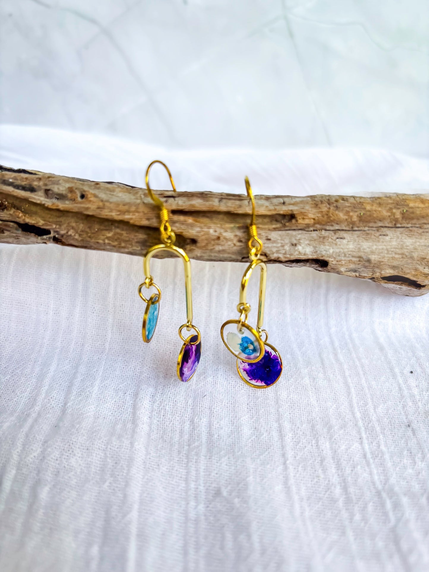 Gold rings with blue and purple resin discs - Beadsmith