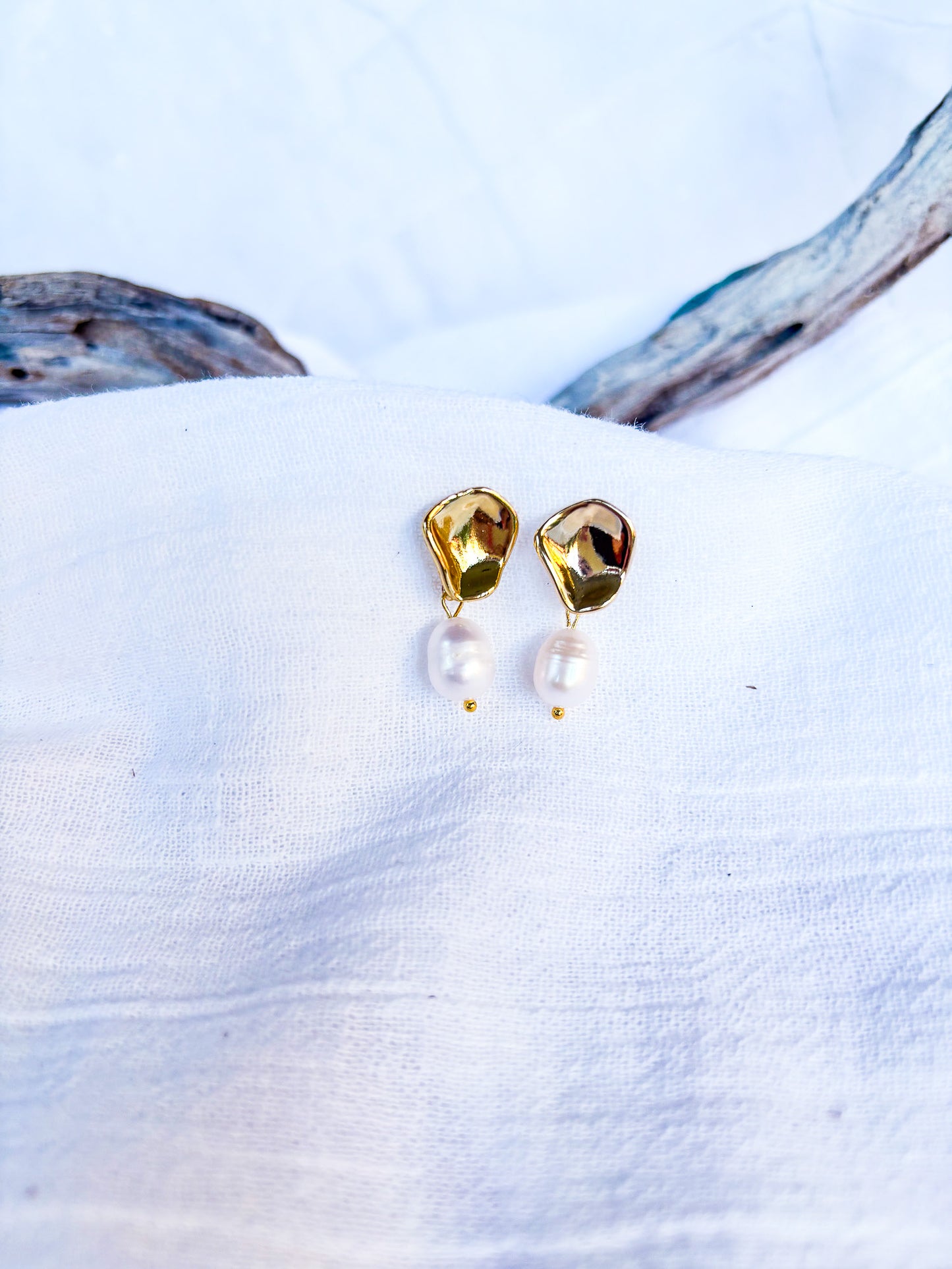 Wavy Stud with Freshwater Pearl - Beadsmith