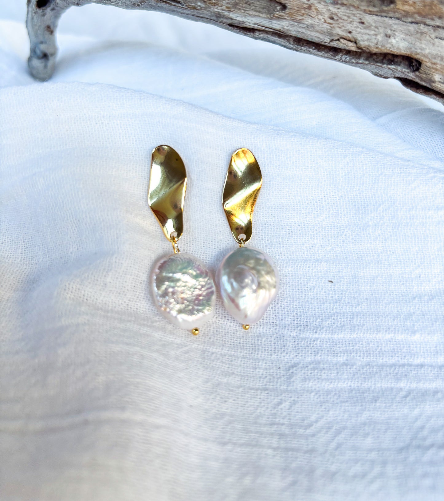 Wavy Studs with Freshwater Pebble Pearl - Beadsmith