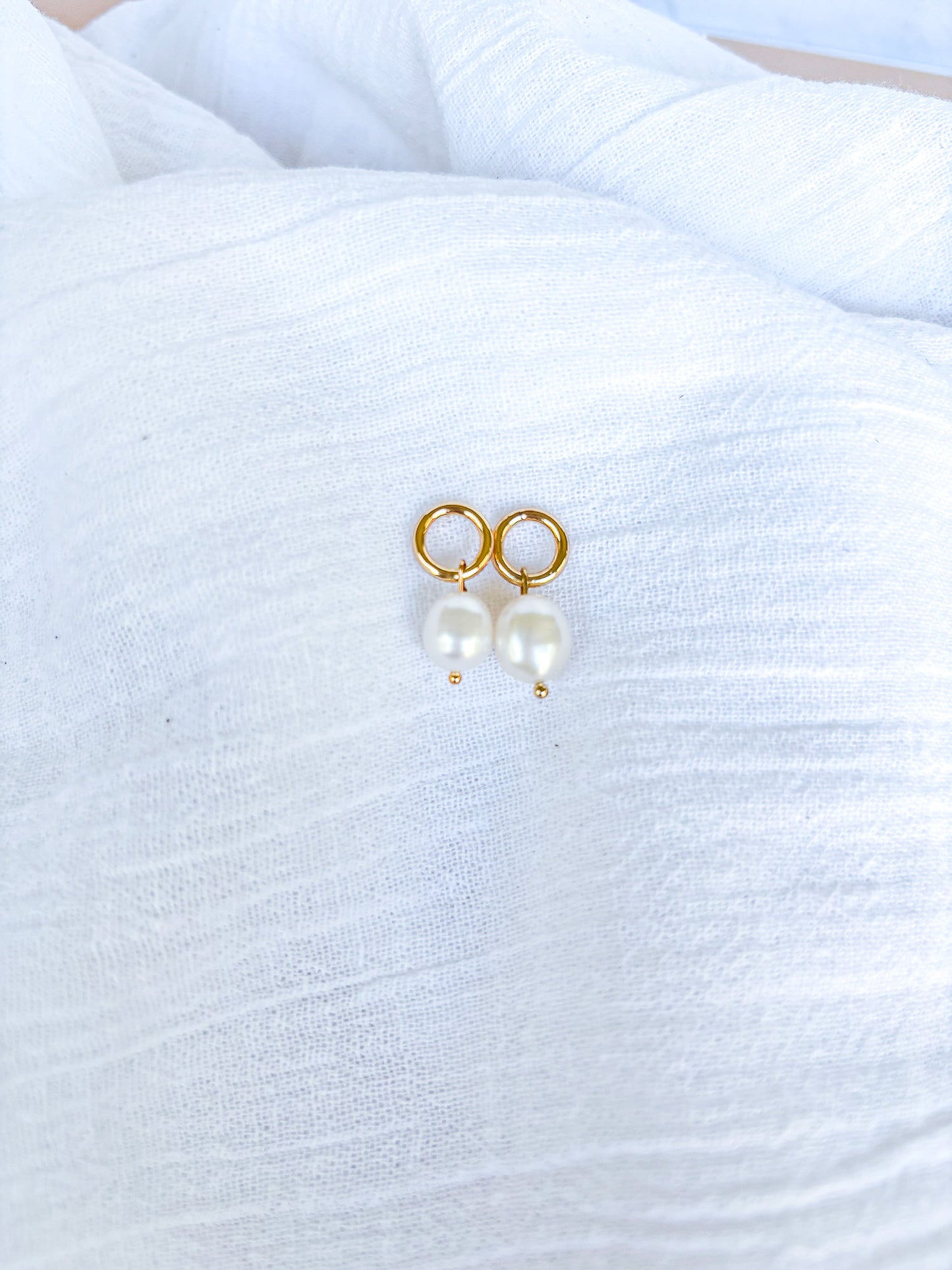 Wavy Gold Stud Ring with Freshwater Pearl - Beadsmith