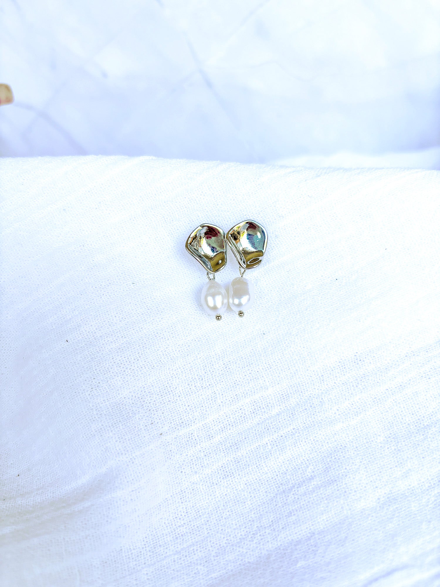 Wavy Stud with Freshwater Pearl - Beadsmith