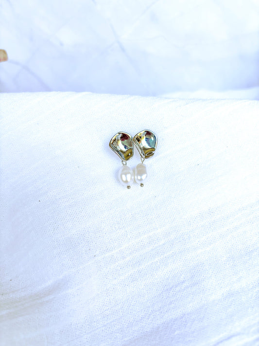 Wavy Stud with Freshwater Pearl - Beadsmith