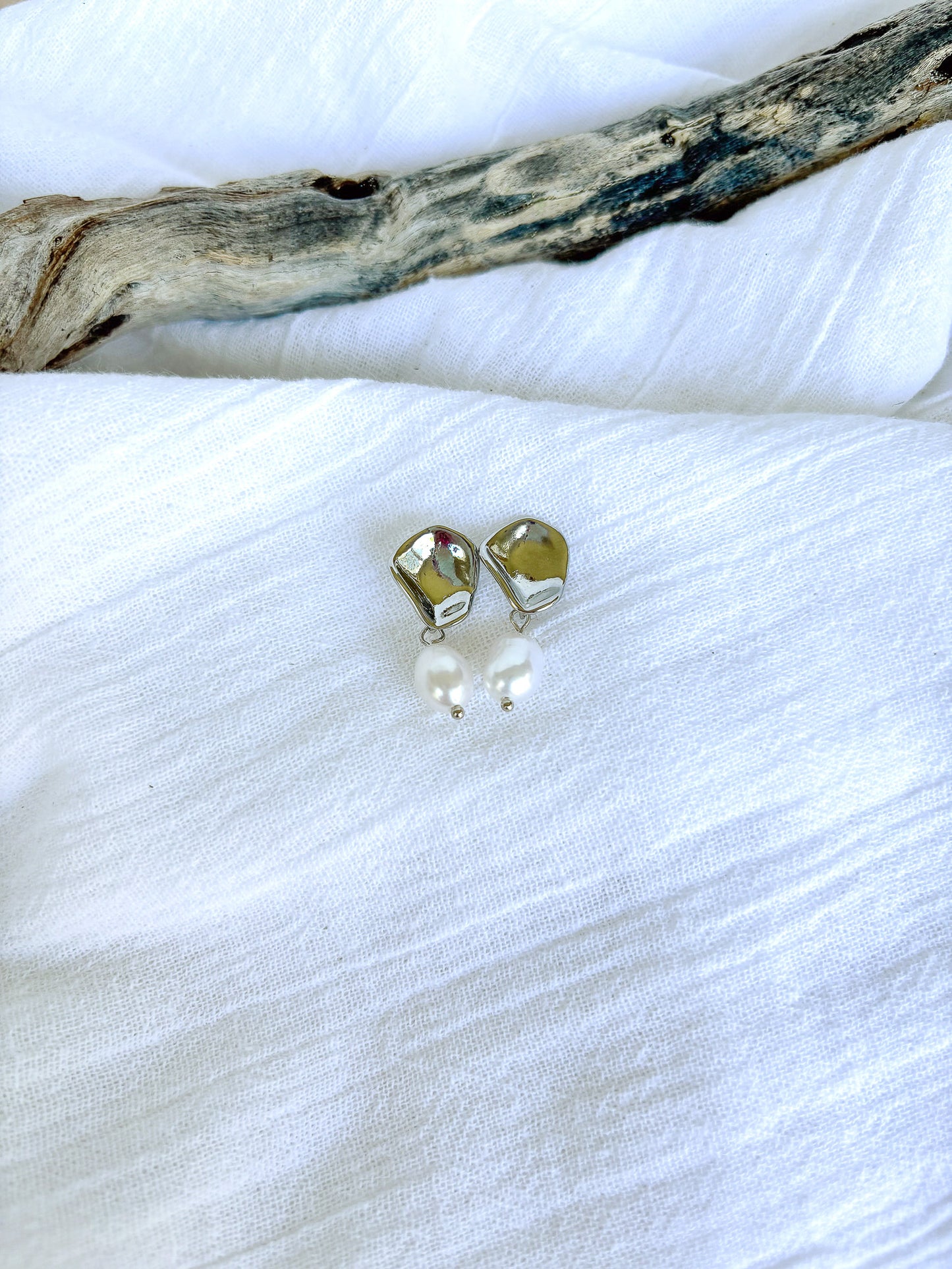 Wavy Stud with Freshwater Pearl - Beadsmith