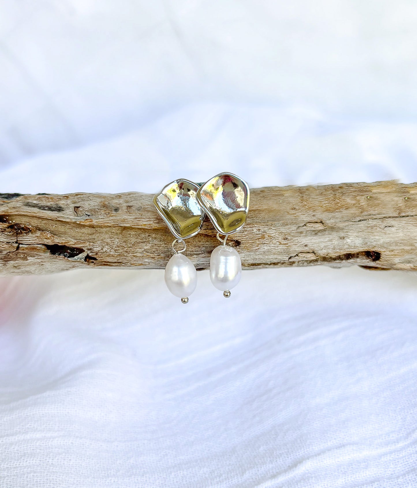 Wavy Stud with Freshwater Pearl - Beadsmith