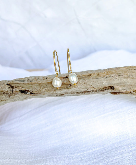 Elegant Gold Hooks with Freshwater Pearls - Beadsmith