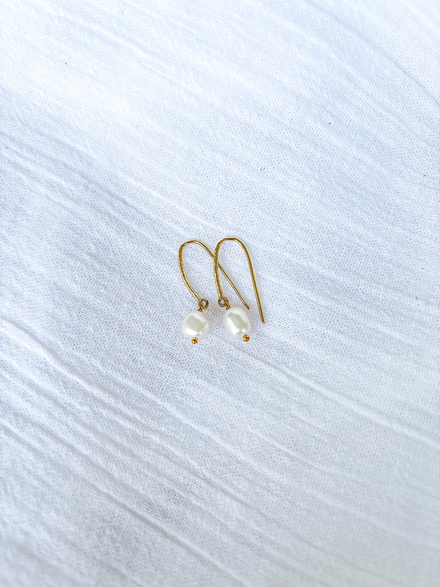 Elegant Gold Hooks with Freshwater Pearls - Beadsmith