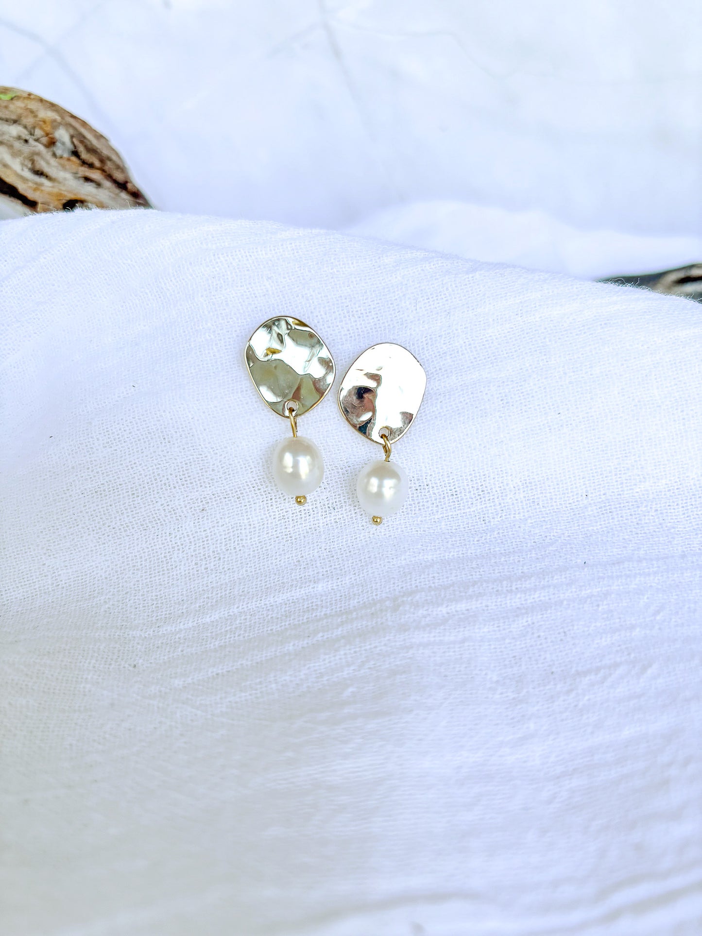 Freshwater Pearl on Hammered Silver Studs - Beadsmith