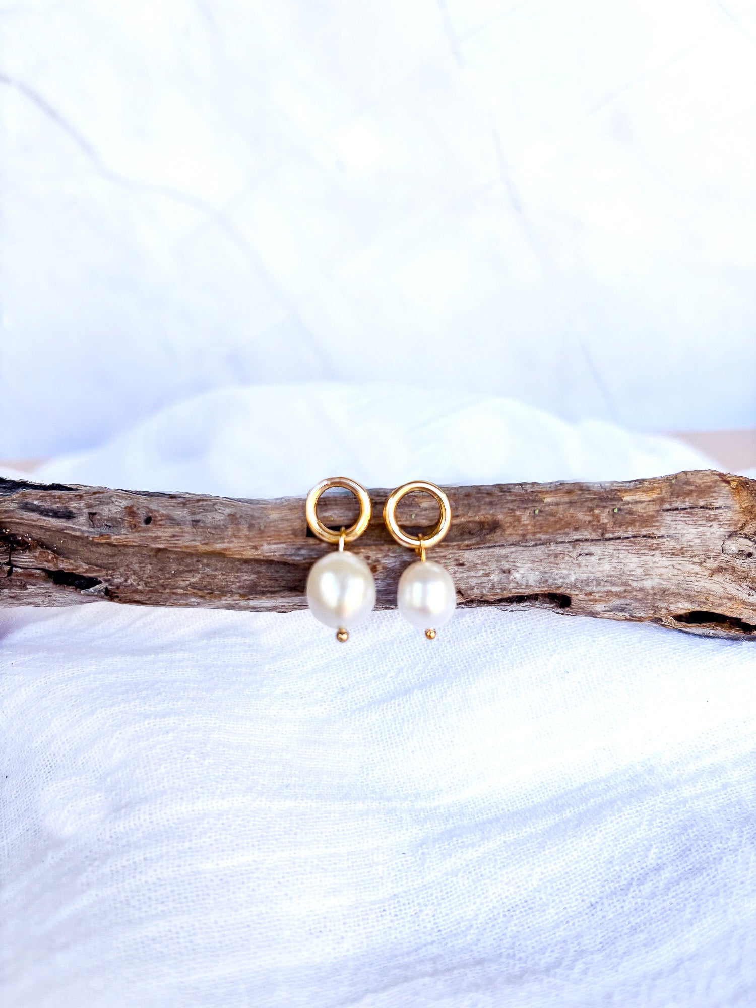 Wavy Gold Stud Ring with Freshwater Pearl - Beadsmith