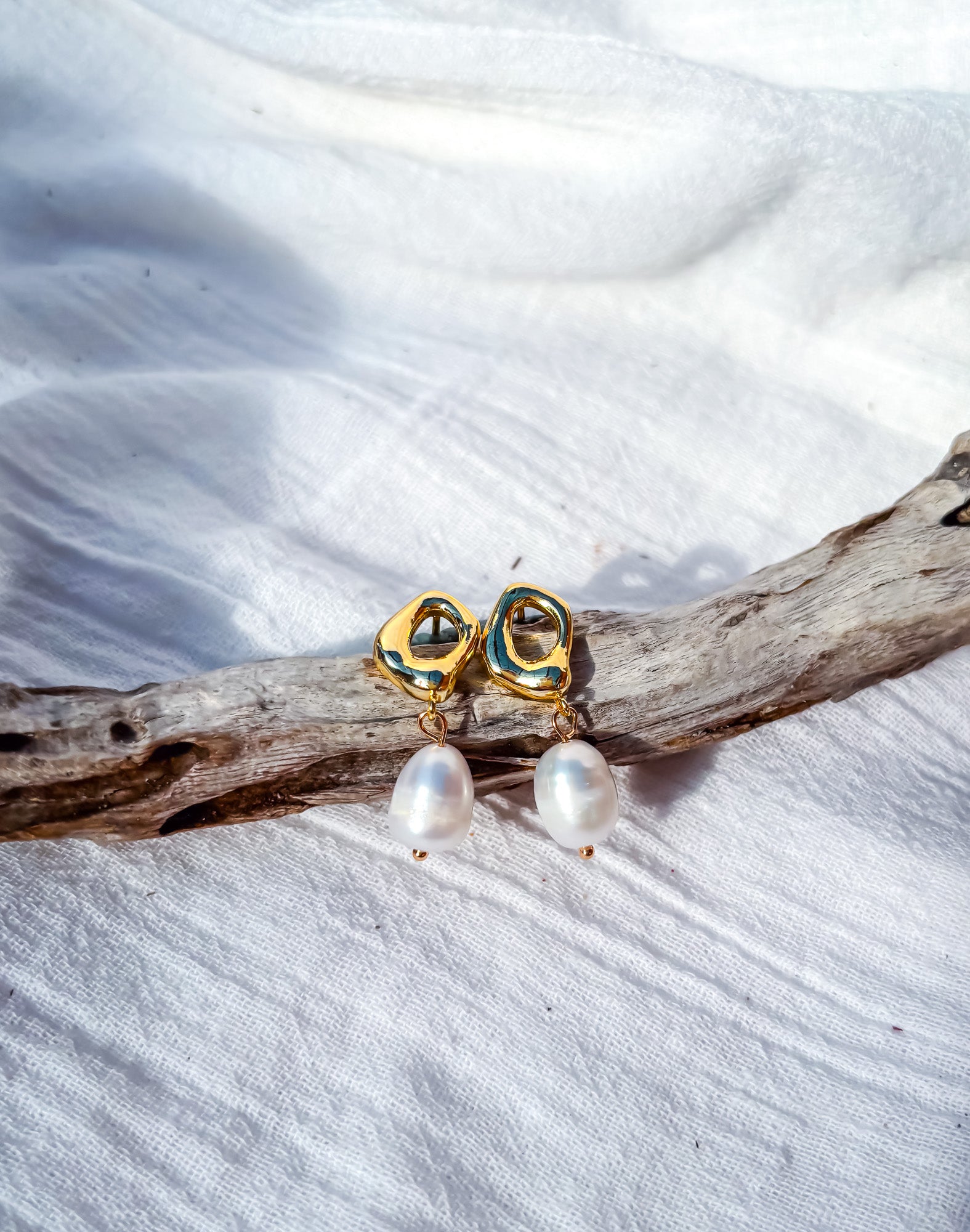 Freshwater Pearl on Organic Gold-Tone Chunky Stud Earrings - Beadsmith