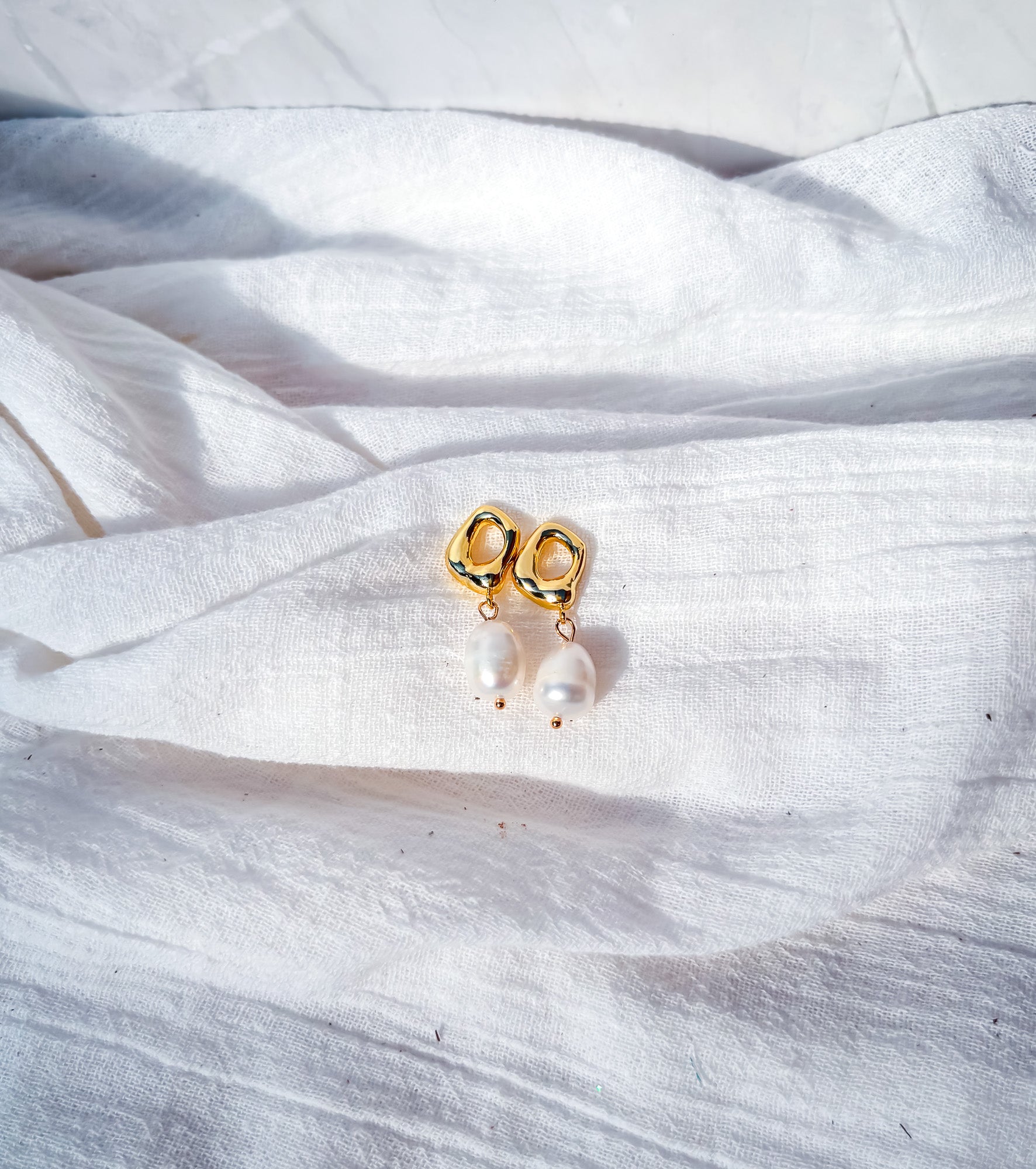 Freshwater Pearl on Organic Gold-Tone Chunky Stud Earrings - Beadsmith