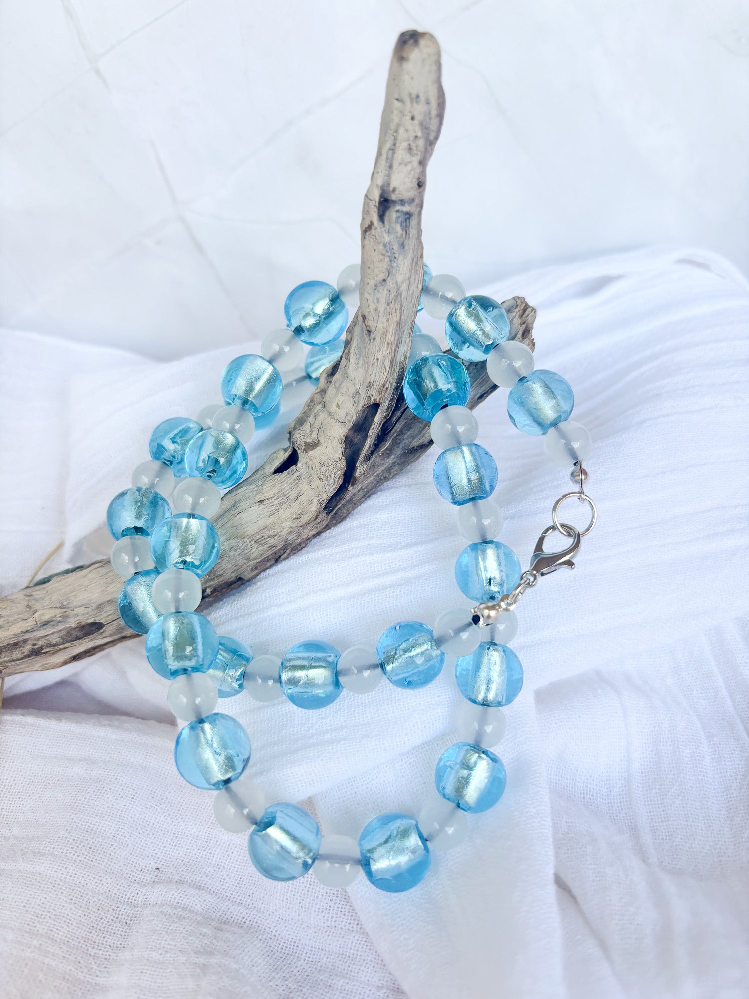 Blue and white round beaded short necklace - Beadsmith