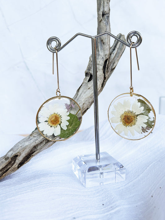 Gold ring and resin flowers earrings - Beadsmith