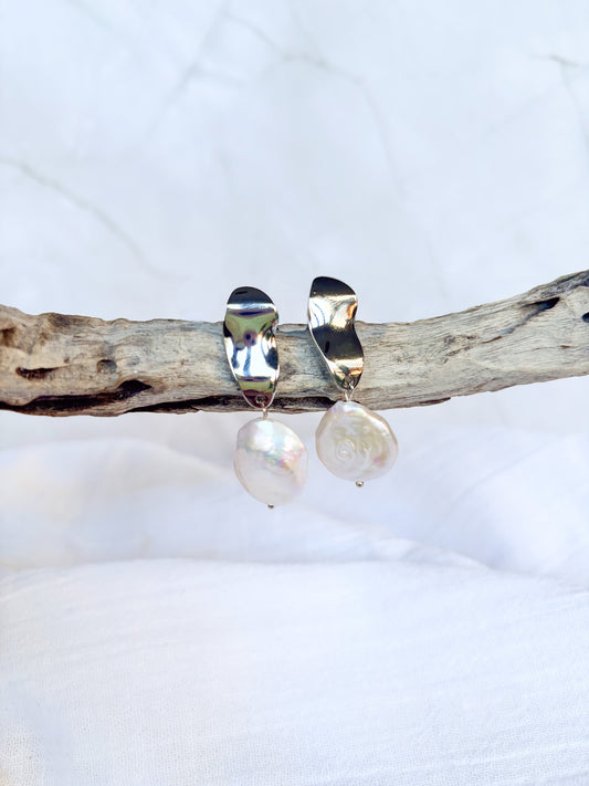 Wavy Studs with Freshwater Pebble Pearl - Beadsmith