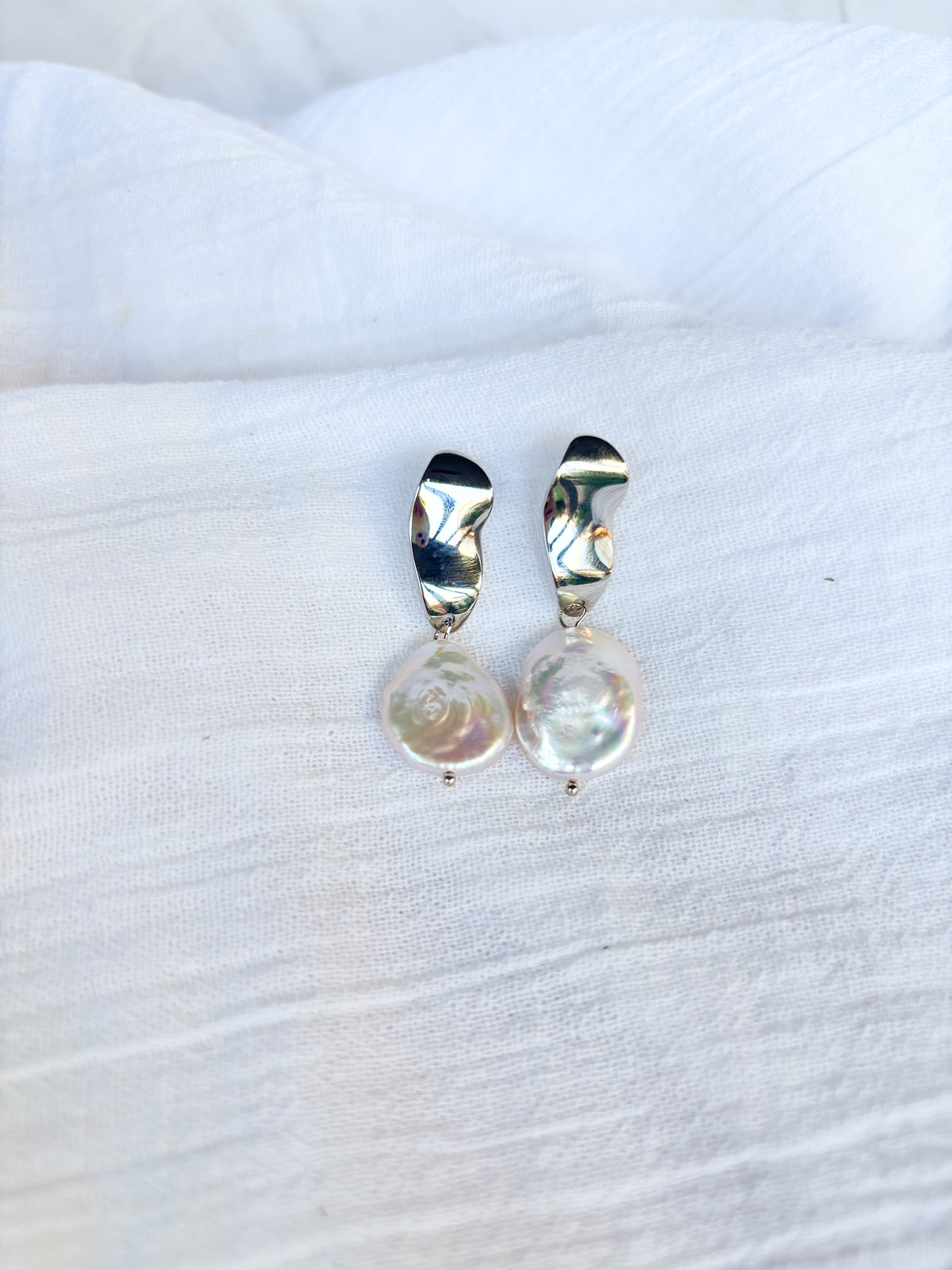 Wavy Studs with Freshwater Pebble Pearl - Beadsmith