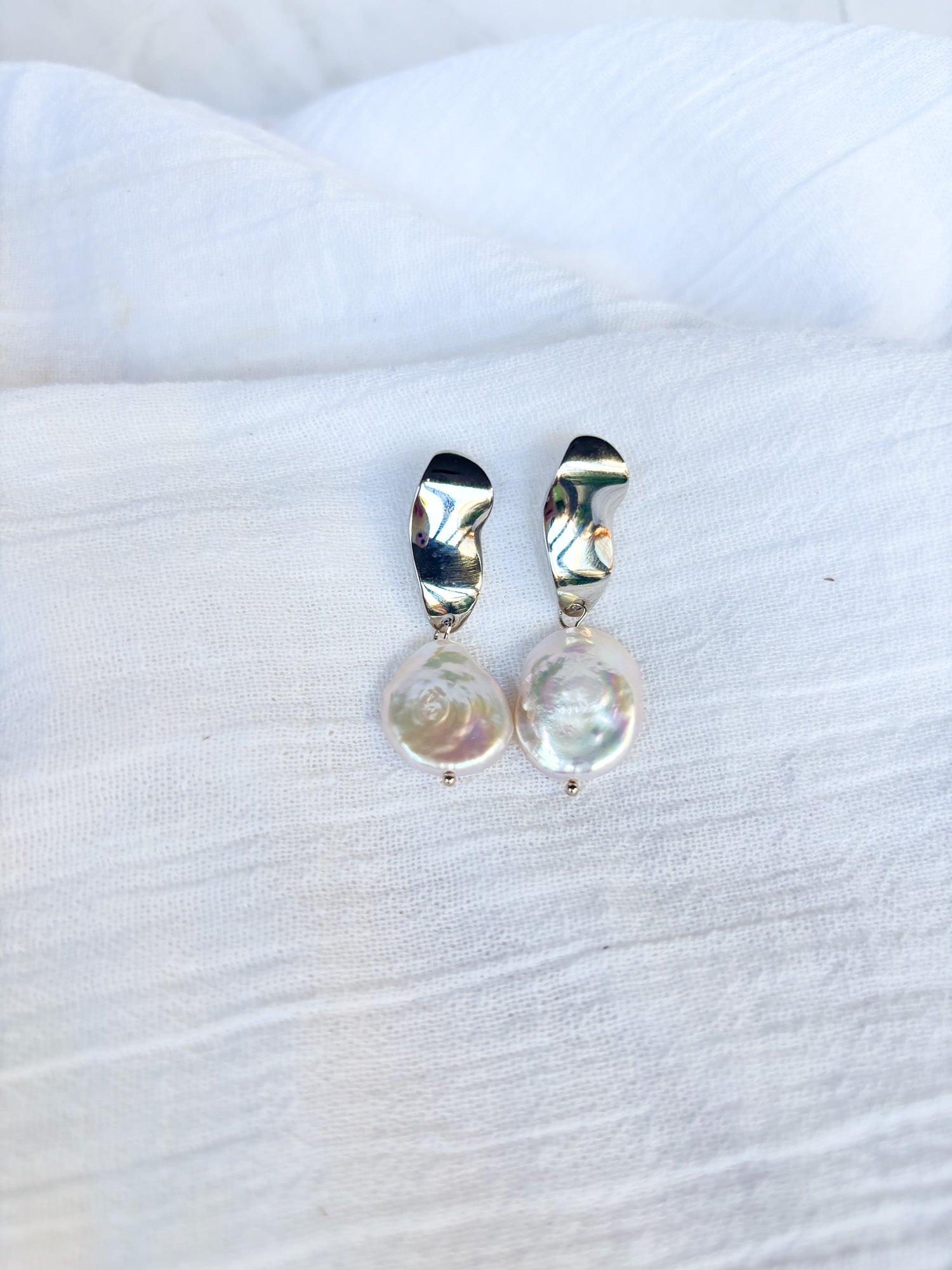 Wavy Studs with Freshwater Pebble Pearl - Beadsmith