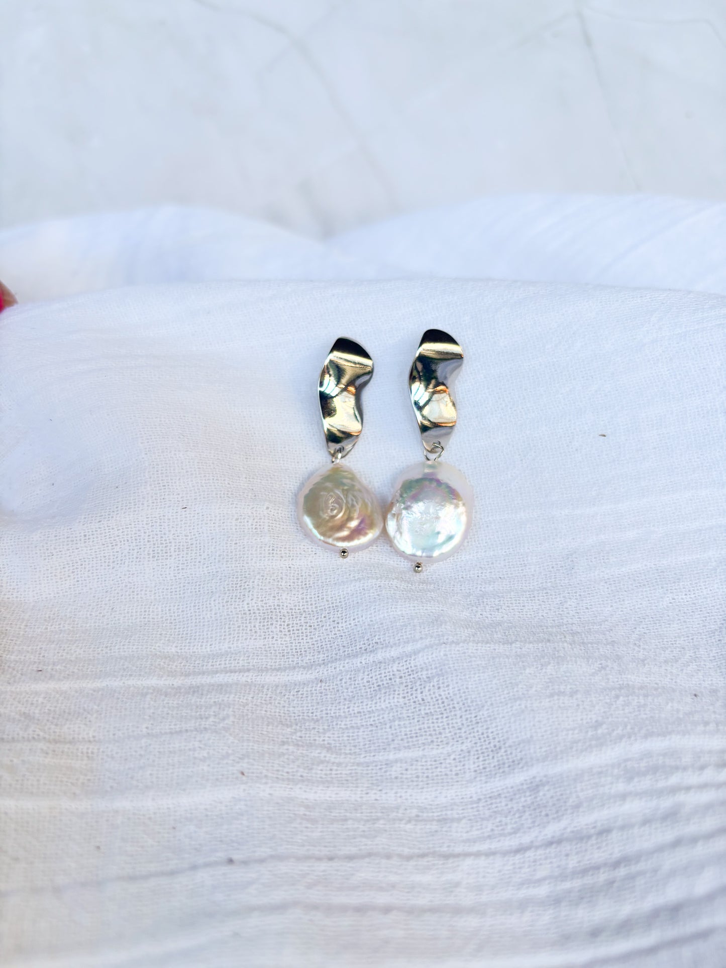 Wavy Studs with Freshwater Pebble Pearl - Beadsmith