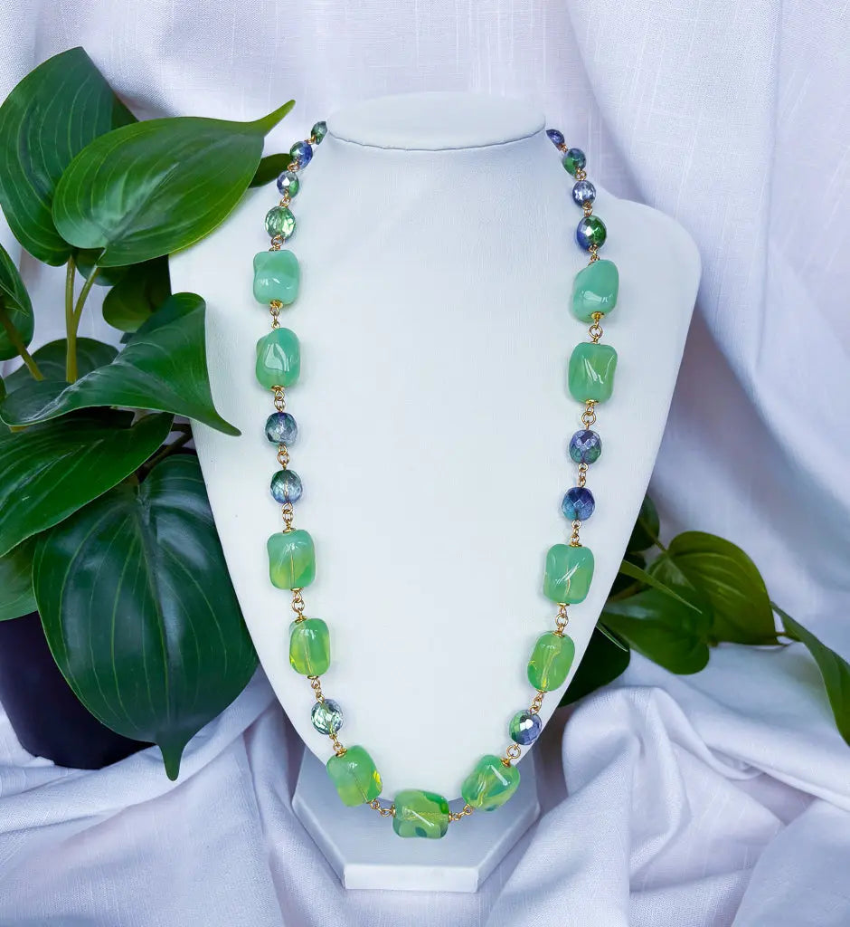Green and chained chunky beaded necklace - Beadsmith