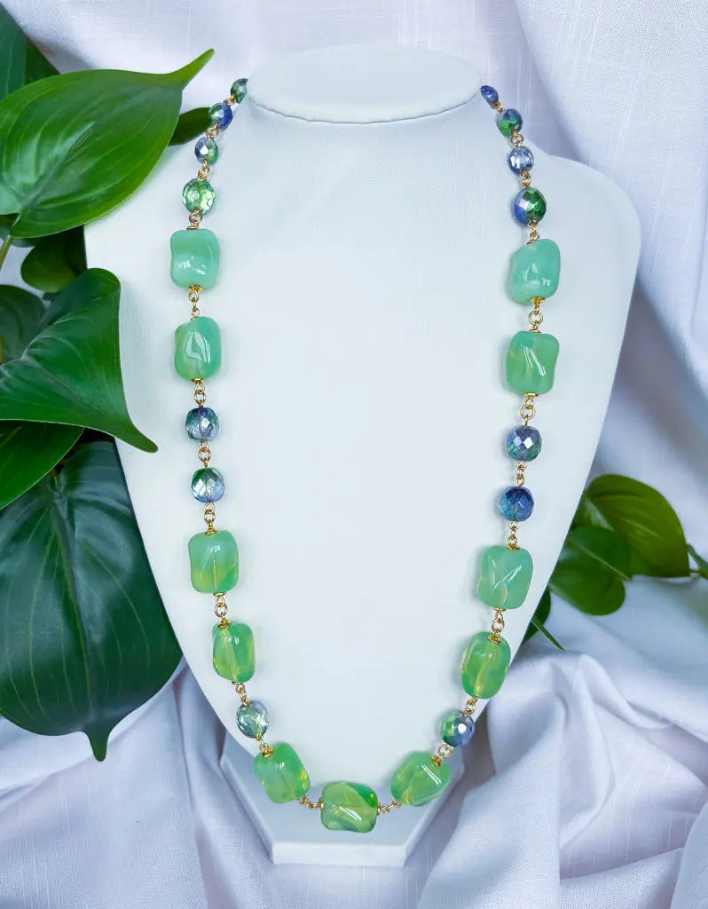 Green and chained chunky beaded necklace - Beadsmith
