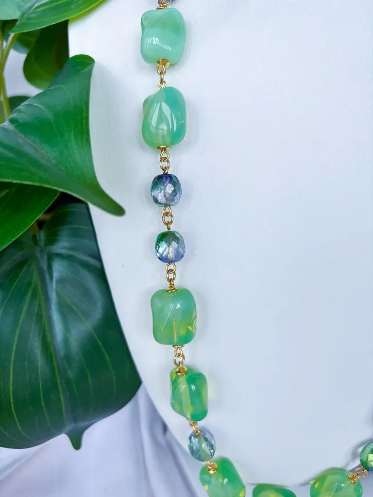 Green and chained chunky beaded necklace - Beadsmith
