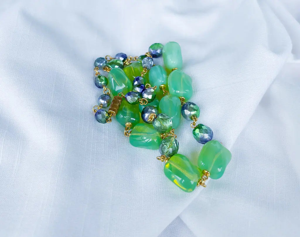 Green and chained chunky beaded necklace - Beadsmith