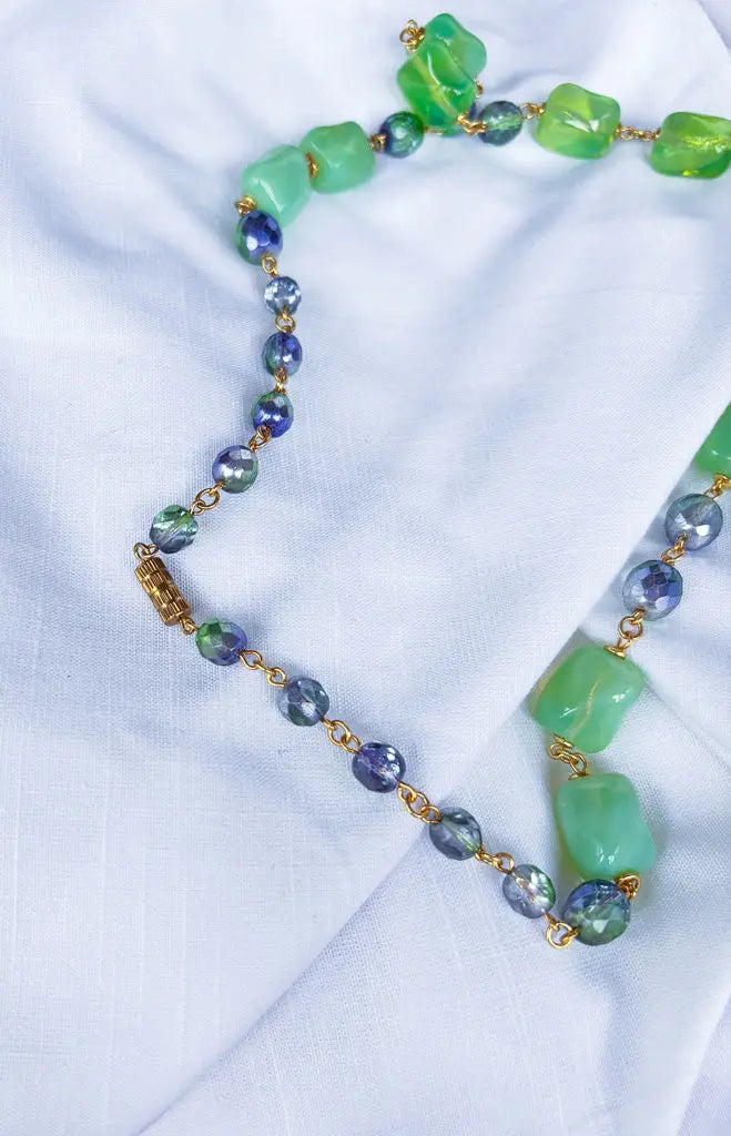 Green and chained chunky beaded necklace - Beadsmith