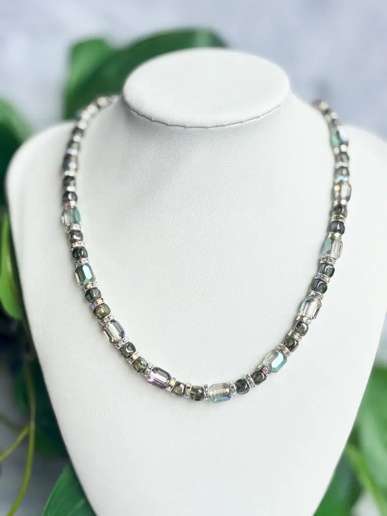 Grey and silver beaded necklace - Beadsmith