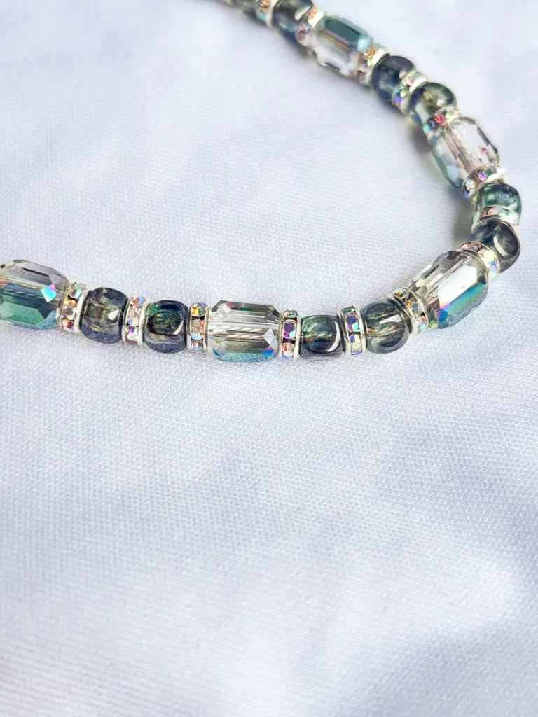Grey and silver beaded necklace - Beadsmith