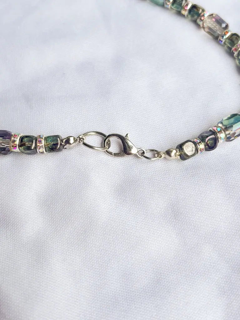 Grey and silver beaded necklace - Beadsmith