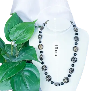 Leopard and black glass beaded necklace - Beadsmith