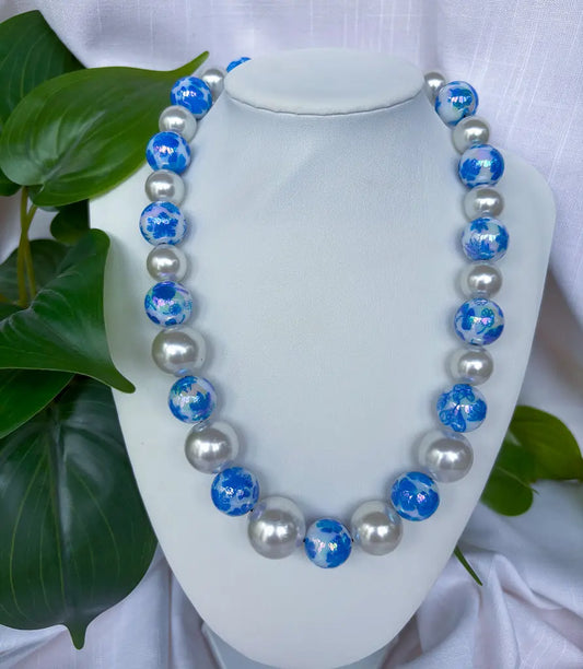 Round pearls and chunky blue beaded necklace - Beadsmith