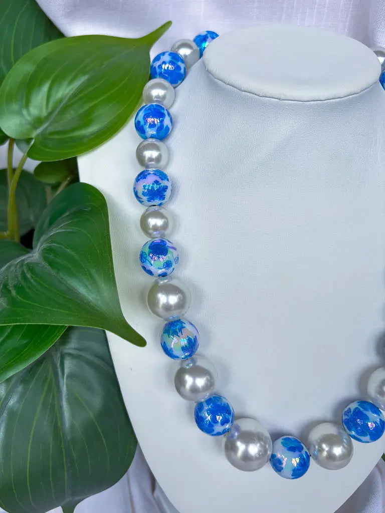 Round pearls and chunky blue beaded necklace - Beadsmith