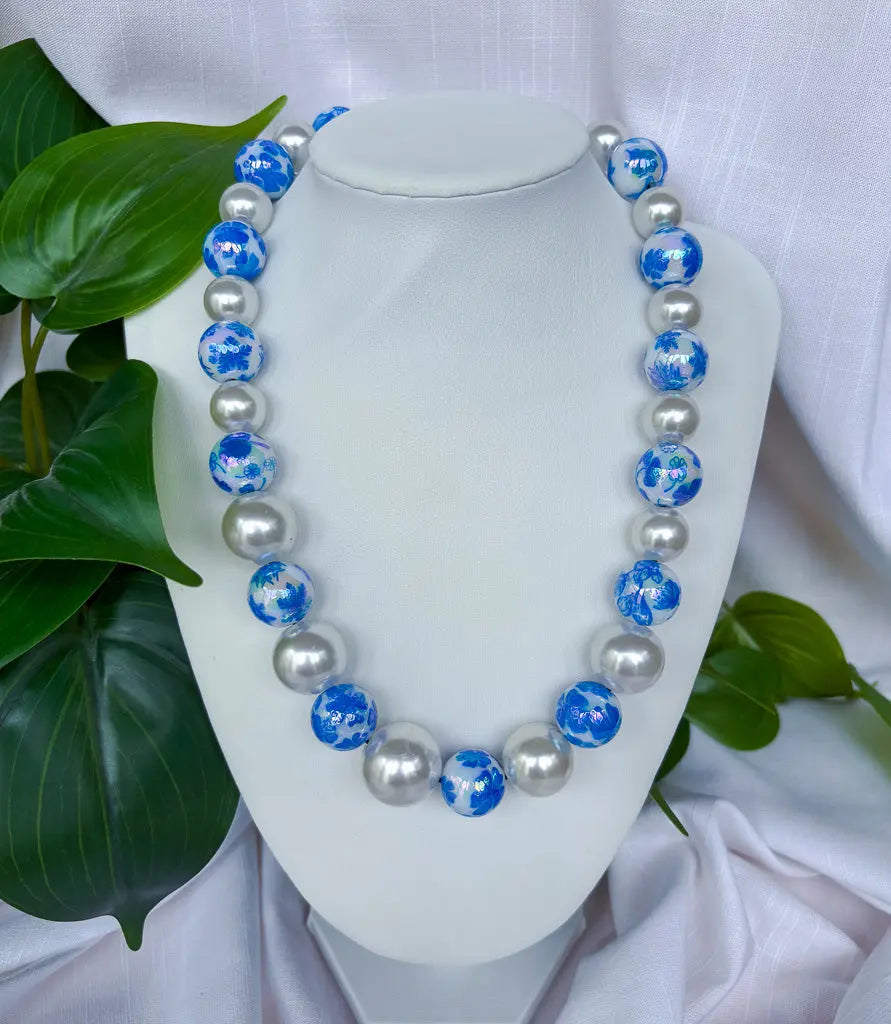 Round pearls and chunky blue beaded necklace - Beadsmith